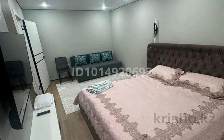 1-комнатная квартира · 36 м² · 3/9 этаж, мкр 8, Братьев Жубановых 302 — Рынок Алтай за 13 000 ₸ в Актобе — фото 2