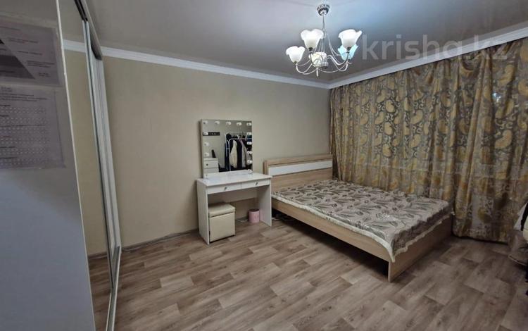 1-комнатная квартира · 38.5 м² · 7/9 этаж, мкр Юго-Восток, Карбышева за 14.5 млн ₸ в Караганде, Казыбек би р-н — фото 4