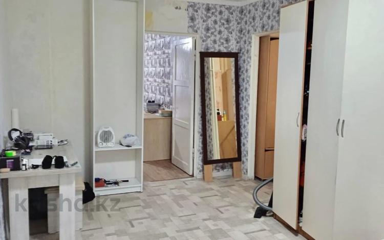 2-комнатная квартира, 45 м², 3/5 этаж, Майкудук, 13й микрорайон 8 за 8.9 млн 〒 в Караганде, Алихана Бокейханова р-н — фото 2