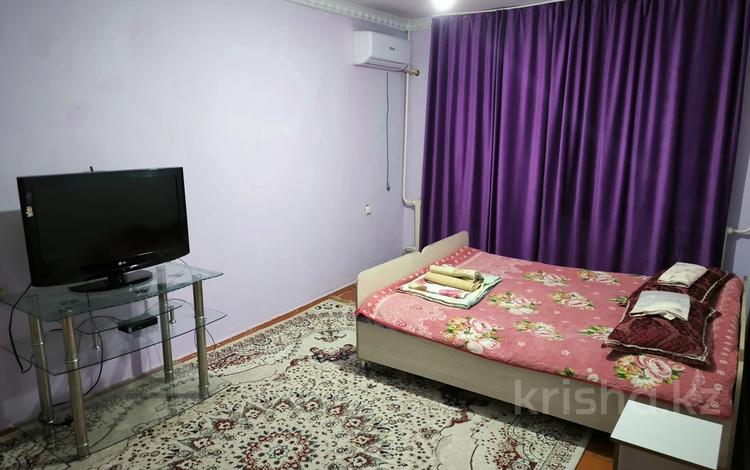 1-комнатная квартира, 36 м², 3/5 этаж посуточно, Жарылкапова 4а за 6 000 〒 в Туркестане — фото 2