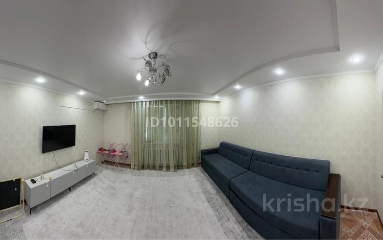 2-комнатная квартира · 75 м² · 1/5 этаж, 10 микрорайон 28 за 26.5 млн 〒 в Аксае — фото 2