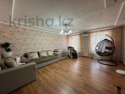 4-комнатная квартира · 104.5 м² · 2/5 этаж, мкр Новый Город, Абдирова 49 — Абдирова 49, Мустафина, Назарбаева за 43 млн 〒 в Караганде, Казыбек би р-н