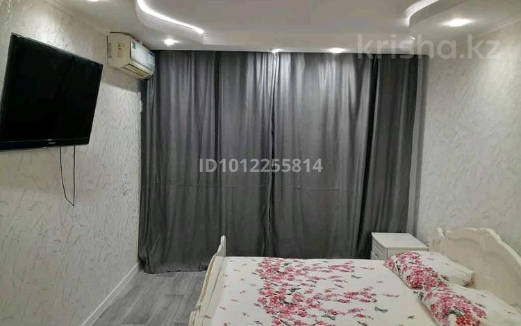 1-комнатная квартира · 30 м² · 1/5 этаж, Чурина 162 — Р-н Домбыта за 12 000 ₸ в Уральске, мкр Школьник — фото 2