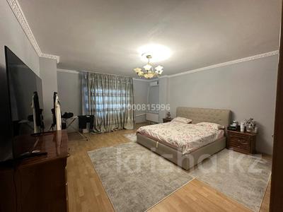 5-бөлмелі пәтер · 226 м² · 6/7 қабат, мкр Самал-3 4 — ул. Кажымукана, бағасы: 180 млн ₸ в Алматы, Медеуский р-н