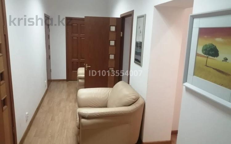 Офисы · 16 м² за 100 000 ₸ в Атырау, мкр Центральный — фото 2