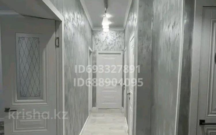 3-комнатная квартира, 60 м², 2/2 этаж, азаттык 139 за 20 млн 〒 в Атырау — фото 2