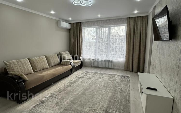 2-комнатная квартира · 60 м² · 12/12 этаж, мкр Аккент 100 за 20 000 ₸ в Алматы, Алатауский р-н — фото 2