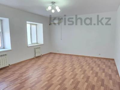 3-бөлмелі пәтер · 93 м² · 8/9 қабат, Алтын орда ш/а., бағасы: 28 млн ₸ в Актобе, мкр. Алтын орда