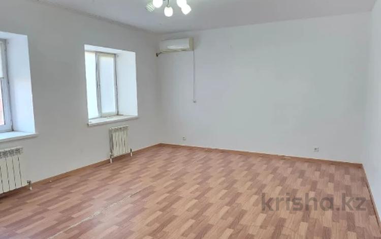 3-бөлмелі пәтер · 93 м² · 8/9 қабат, Алтын орда ш/а., бағасы: 28 млн ₸ в Актобе, мкр. Алтын орда — фото 2