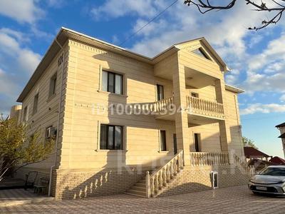 Отдельный дом · 8 комнат · 700 м² · 10 сот., 15-й мкр 120 за 240 млн 〒 в Актау