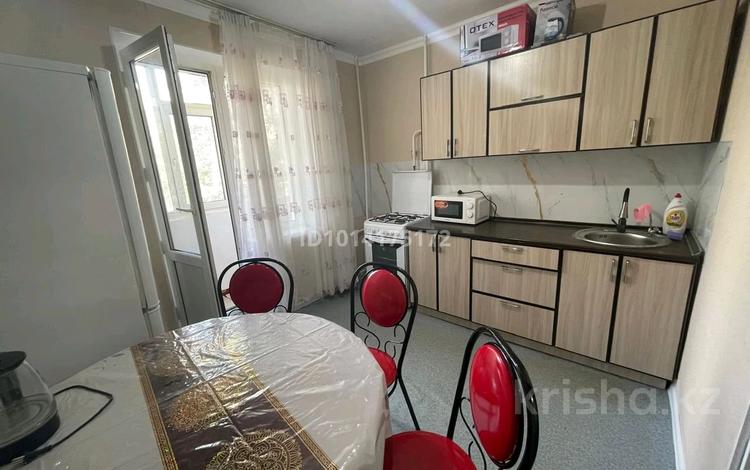 2-комнатная квартира · 55 м² · 2/5 этаж, мкр 11 за 13 000 ₸ в Актобе — фото 2