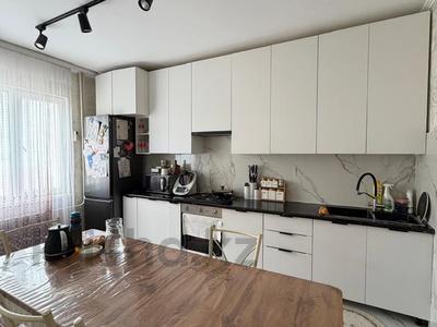 3-комнатная квартира · 96.3 м² · 11/16 этаж, мкр. Алмагуль 20 за 26 млн ₸ в Атырау