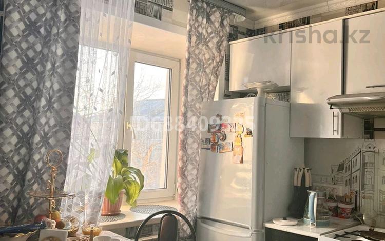 3-комнатная квартира · 54.9 м² · 4/4 этаж, Школьная 4 за 7.5 млн ₸ в Курчатове — фото 2