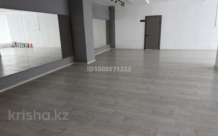 Фитнес и спорт, образование · 600 м² за 100 000 ₸ в Актобе, мкр 12 — фото 2