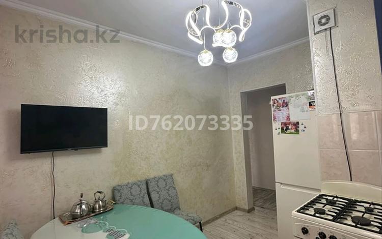 2-комнатная квартира · 49 м² · 5/5 этаж, 4 мкр 14 за 19.5 млн 〒 в Есик — фото 2