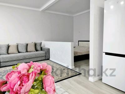 1-бөлмелі пәтер, 50 м², 5/10 қабат тәулік бойы, Қабанбай батыра 64 — Рыскулова, бағасы: 13 000 〒 в Астане, Есильский р-н