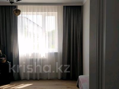 3-комнатная квартира, 100 м², 2/5 этаж, самал 33 за 35 млн 〒 в Талдыкоргане, мкр Самал