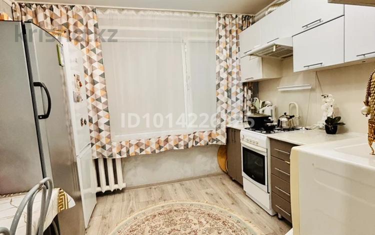 3-комнатная квартира · 78 м² · 5/5 этаж, 5в 3 — Рядом находятся супермаркет «Алтын», школа, детский сад и отделение полиции. Очень удобное расположение, вся необходимая инфраструктура находится в шаговой доступности. за 8 млн ₸ в Житикаре — фото 2