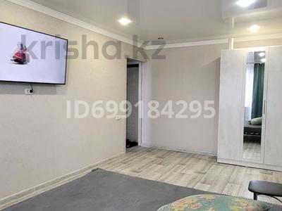 1-комнатная квартира · 31 м² · 3/5 этаж, мкр Юго-Восток, Мкр Юго-Восток, 27й микрорайон 17 — Университетская за 13 000 ₸ в Караганде, Казыбек би р-н