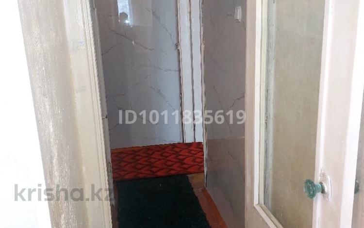 2-комнатная квартира · 40 м² · 4/5 этаж, мкр Самал 22 за 80 000 〒 в Таразе — фото 2