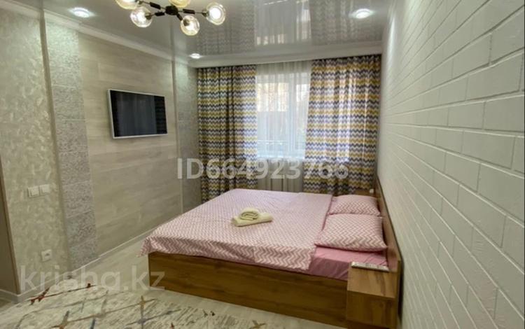 1-комнатная квартира, 40 м², 2/4 этаж посуточно, Аскарова 3 за 15 000 〒 в Шымкенте, Аль-Фарабийский р-н — фото 2