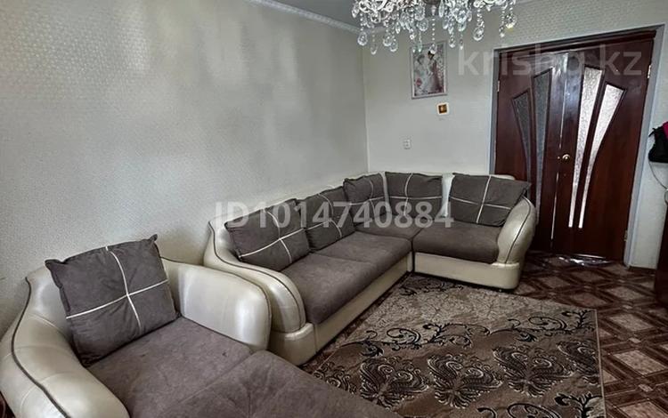 3-комнатная квартира · 57.8 м² · 5/5 этаж, Майкудук, 12й микрорайон 11а за 14.5 млн ₸ в Караганде, Алихана Бокейханова р-н — фото 2