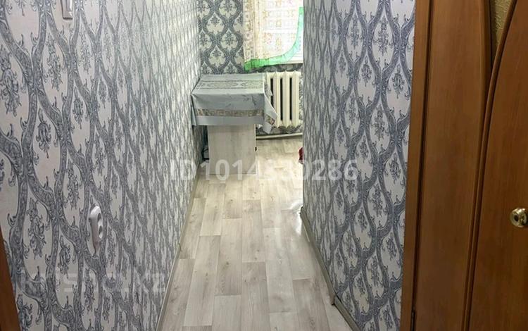 1-комнатная квартира · 31 м² · 5/5 этаж, Майкудук, Майкудук, 15й микрорайон 1 за 7 млн ₸ в Караганде, Алихана Бокейханова р-н — фото 3
