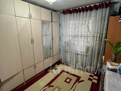 3-комнатная квартира, 62 м², 3/5 этаж, уалиханова за 20 млн 〒 в Шымкенте, Енбекшинский р-н