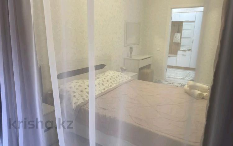 2-комнатная квартира · 70 м² · 2 этаж, мкр Строитель 30/2 за 25 000 ₸ в Уральске — фото 2