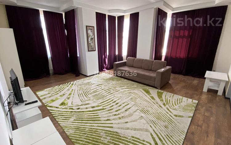 3-комнатная квартира · 117 м² · 4/19 этаж, 7-й мкр, 7а 22 за 320 000 ₸ в Актау — фото 2