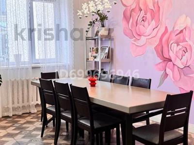 Жеке үй · 5 бөлме · 162 м² · 3 сот., мкр Шугыла, Жунисова 135 1, бағасы: 95 млн 〒 в Алматы, Наурызбайский р-н