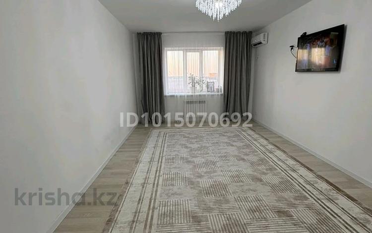 2-бөлмелі пәтер · 74 м² · 7/10 қабат, Нұрсая ш/а., Т. Жумагалиева 10, бағасы: 180 000 ₸ в Атырау, мкр Нурсая — фото 2