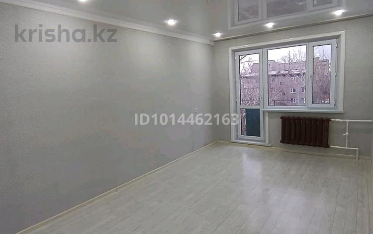 3-комнатная квартира · 63 м² · 5/5 этаж, Майкудук, Майкудук, 11а микрорайон 8 за 14.5 млн ₸ в Караганде, Алихана Бокейханова р-н — фото 2