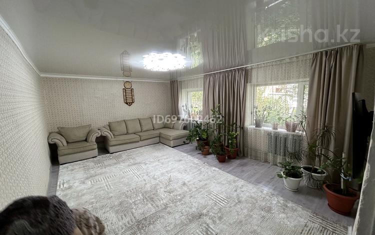 Отдельный дом · 3 комнаты · 100 м² · 5 сот., мкр. Зачаганск пгт, Брусиловского 25 за 30.9 млн ₸ в Уральске — фото 2