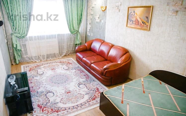 2-комнатная квартира, 45 м², 1/5 этаж посуточно, Алтынсарина 165 за 16 000 〒 в Петропавловске — фото 2