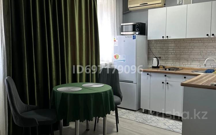 1-комнатная квартира · 37 м², КанышаСатпаева — Радуга за 12 000 〒 в Жезказгане — фото 13