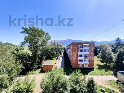 2-комнатная квартира · 48.2 м² · 5/5 этаж, 4 мкр 6/2 — 3 школа за 14 млн 〒 в Риддере