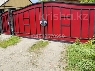 Отдельный дом · 3 комнаты · 60 м² · 10 сот., Железнодорожная 62 за 23 млн 〒 в Усть-Каменогорске, Ульбинский