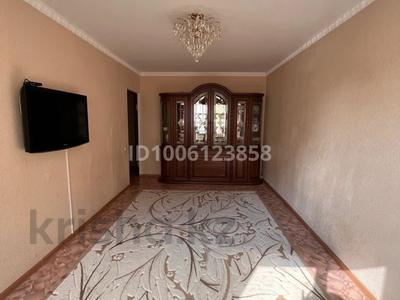 3-комнатная квартира · 70 м² · 3/9 этаж, мкр 12 30 — Супермаркет Дины за 27 млн 〒 в Актобе