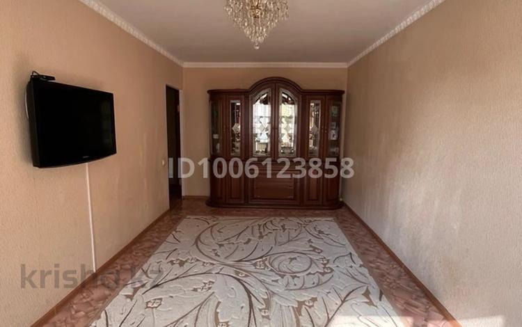 3-бөлмелі пәтер · 70 м² · 3/9 қабат, мкр 12 30 — Супермаркет Дины, бағасы: 25 млн ₸ в Актобе — фото 2