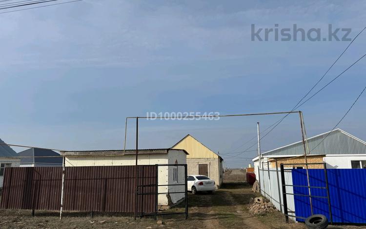 Отдельный дом · 3 комнаты · 90 м² · 4 сот., Деркул сугир жырау 17 — Рядом #48 школы за 16 млн ₸ в Уральске — фото 2