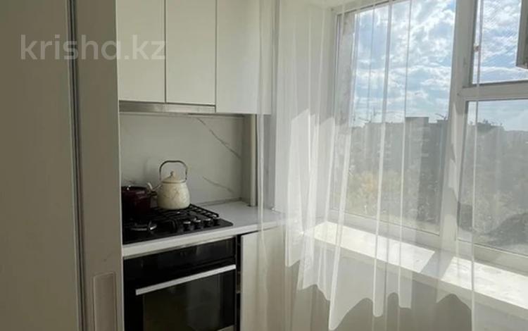 2-комнатная квартира · 45.8 м² · 8/9 этаж, мкр Юго-Восток, Мкр Юго-Восток,проспект Строителей 25 за 20.5 млн ₸ в Караганде, Казыбек би р-н — фото 2