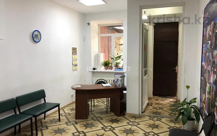 Свободное назначение, офисы, магазины и бутики, склады, общепит, фитнес и спорт, медцентры и аптеки, образование, развлечения, кабинеты и рабочие места, студии · 100 м² за 200 000 〒 в Усть-Каменогорске — фото 2