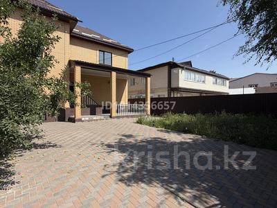 Отдельный дом · 6 комнат · 250 м² · 4 сот., Сарайшык 83 за 800 000 ₸ в Уральске, мкр Школьник