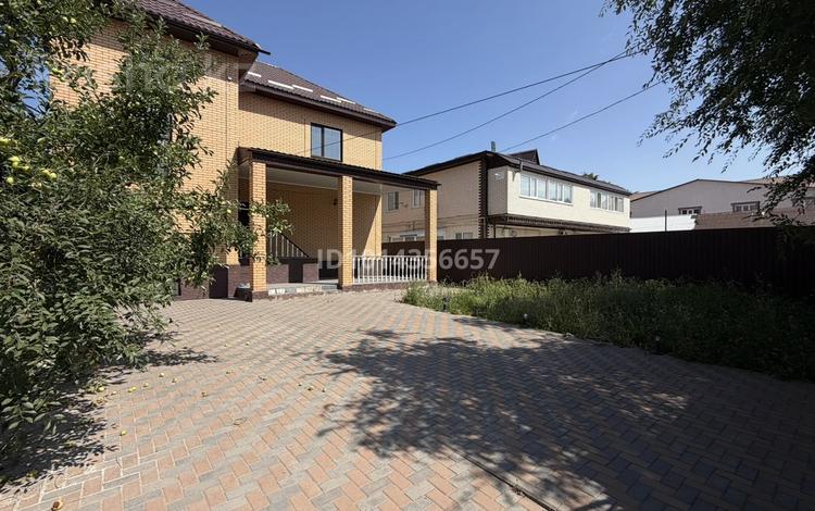 Отдельный дом · 6 комнат · 250 м² · 4 сот., Сарайшык 83 за 800 000 ₸ в Уральске, мкр Школьник — фото 2