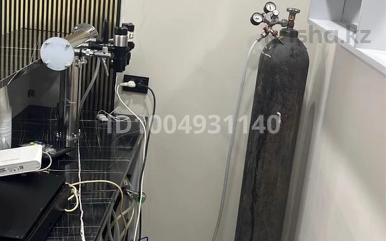 Свободное назначение, офисы, магазины и бутики · 60 м² за 300 000 ₸ в Актобе, мкр 11 — фото 2
