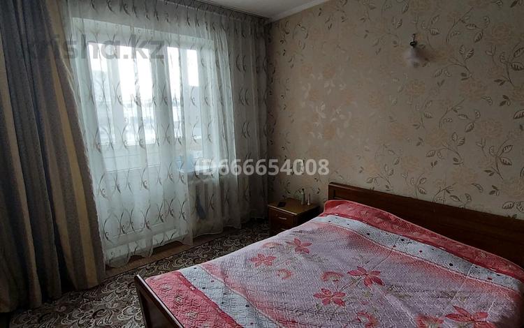 2-бөлмелі пәтер, 54 м², 2/5 қабат, 15-й микрорайон 15 — М. Ауэзова, бағасы: 22.5 млн 〒 в Семее — фото 2