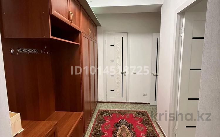 1-комнатная квартира · 40 м² · 4/5 этаж, мкр Аксай-1А 10 — Төле би Момышұлы за 190 000 ₸ в Алматы, Ауэзовский р-н — фото 2
