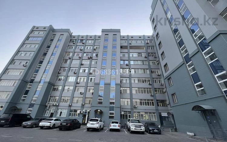 4-комнатная квартира, 150 м², 2/9 этаж, Жакаева 4 за 65 млн 〒 в  — фото 2