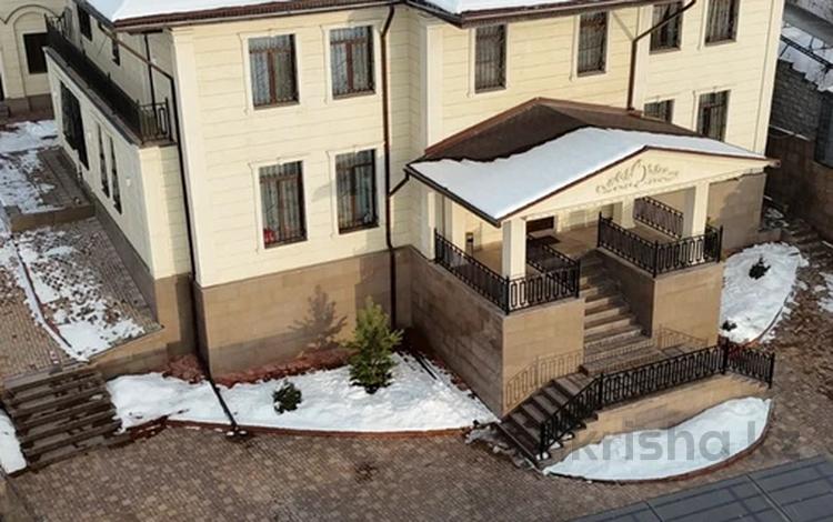 Отдельный дом · 6 комнат · 750 м² · 13.5 сот., мкр Юбилейный, Кайсенова 105/11 за 550 млн ₸ в Алматы, Медеуский р-н — фото 2